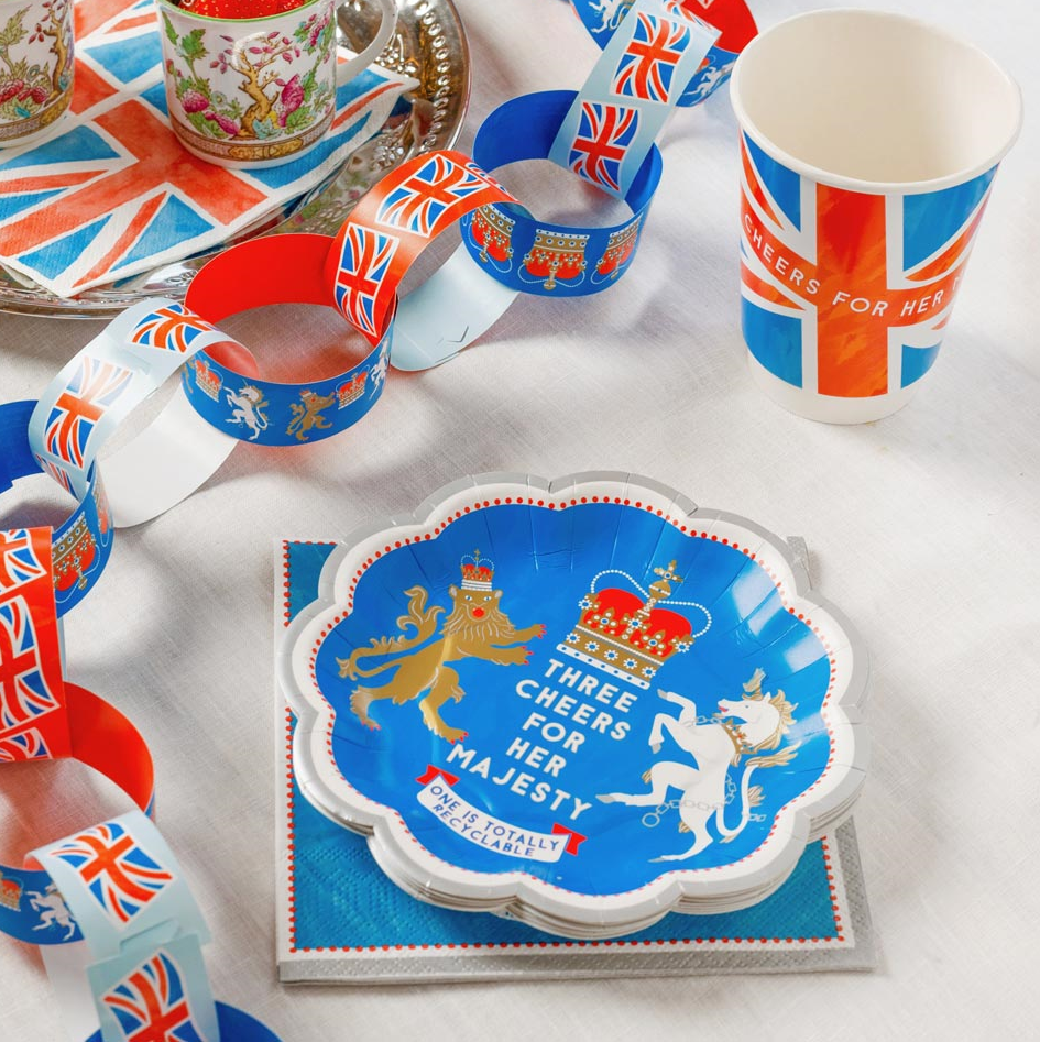 ROYAL JUBILEE SCALLOPED PAPER PLATES PACK OF 12