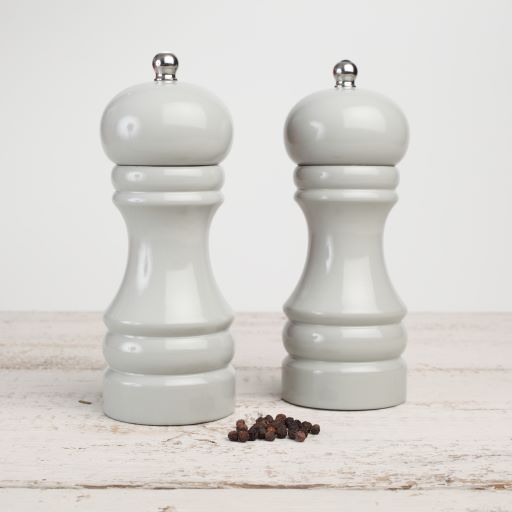 TRADITIONAL SOFT GREY PEPPER MILL