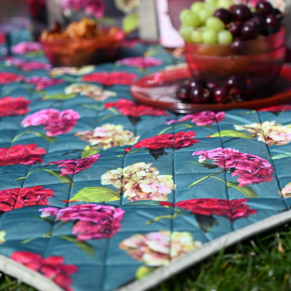 HYDRANGEA PICNIC BLANKET - Image 2