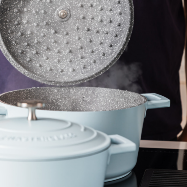 MASTERCLASS NON STICK CASSEROLE - 28CM/5 LITRE -  SKY BLUE - Image 3