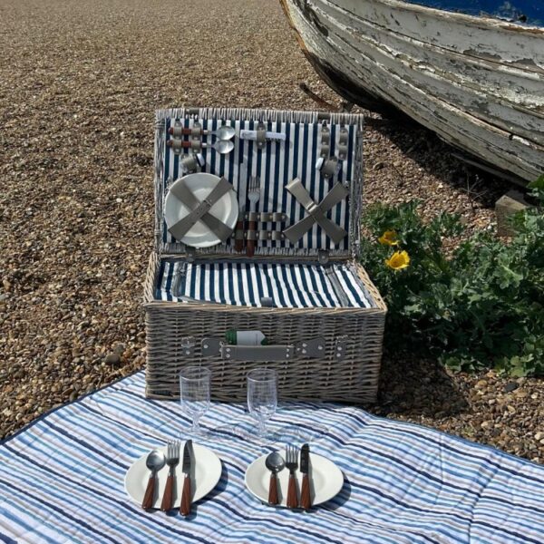 TRADITIONAL WICKER PICNIC HAMPER - 2 PERSON