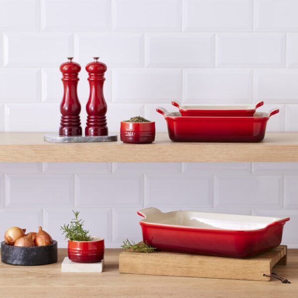 LE CREUSET CLASSIC SALT MILL - CERISE - Image 5