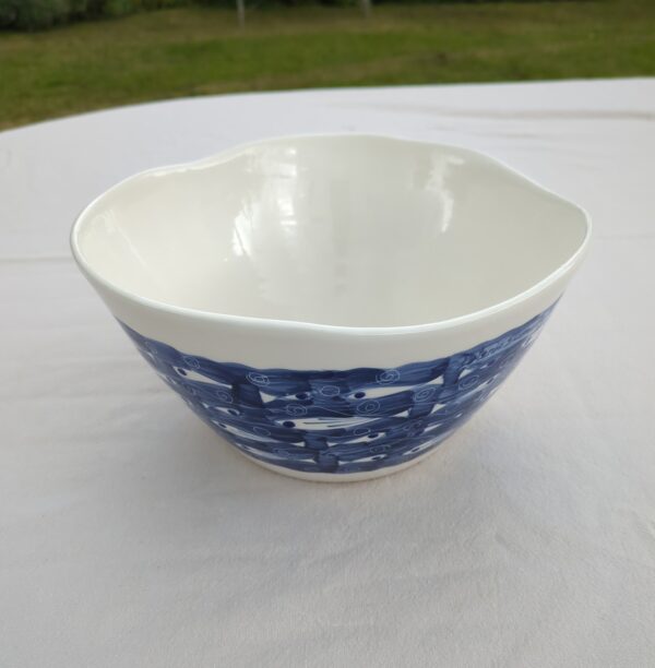 PETIT FRITURE WAVY EDGED SALAD BOWL - 25CM - Image 3
