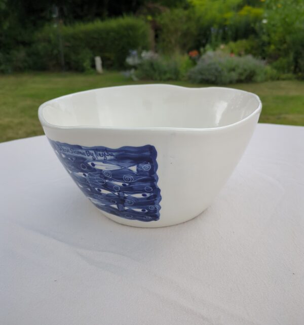 PETIT FRITURE WAVY EDGED SALAD BOWL - 25CM - Image 4