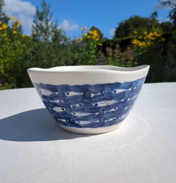 PETIT FRITURE WAVY EDGED SALAD BOWL - 25CM