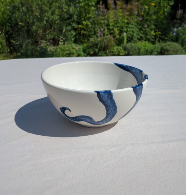 OCTOPUS BLUE MEDIUM SALAD BOWL - 25CM - Image 4