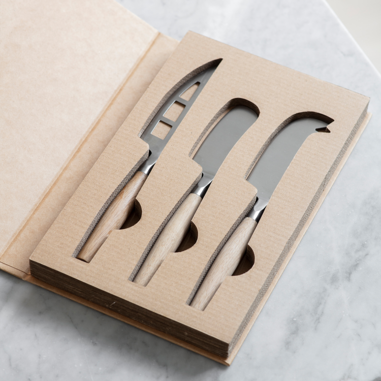 GARDEN TRADING OAK HANDLED CHEESE KNIVES - 3 PIECE SET - Image 2