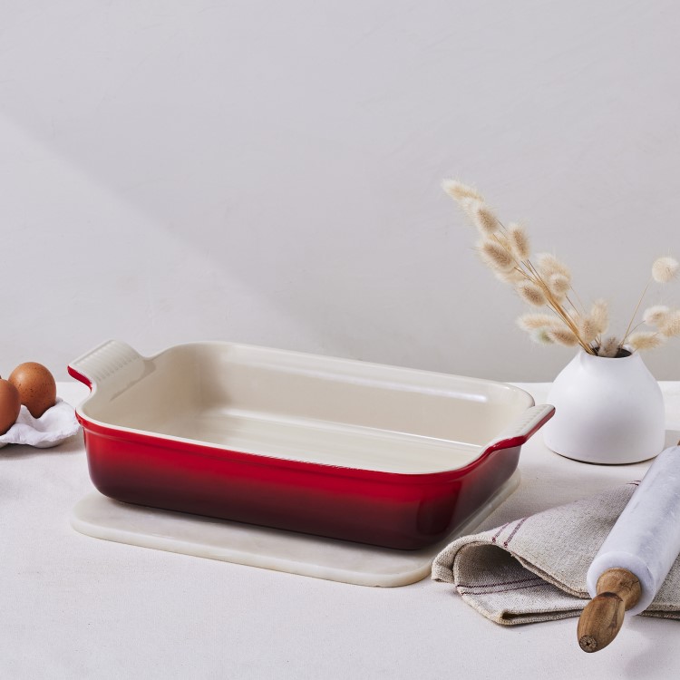LE CREUSET HERITAGE LARGE OVEN DISH - CERISE