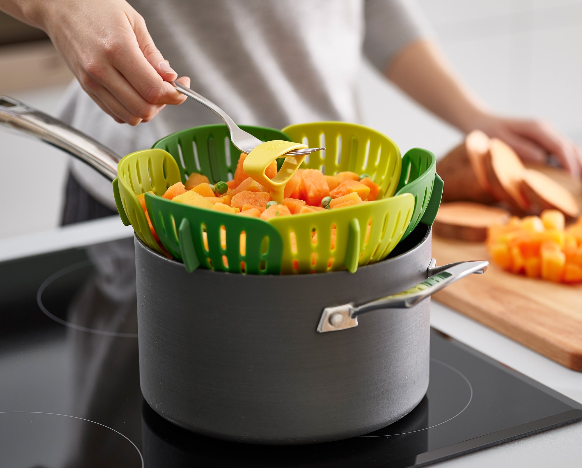 JOSEPH JOSEPH BLOOM STEAMER BASKET - GREEN - Image 3