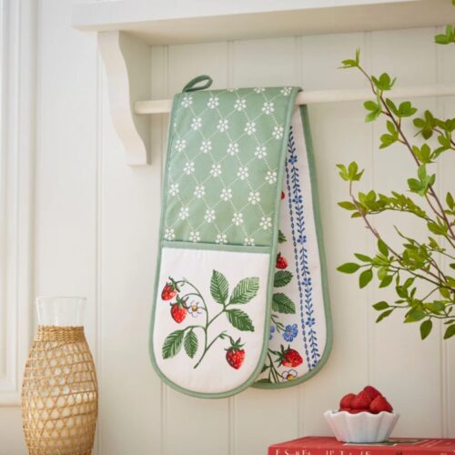 STRAWBERRY PATCH DOUBLE OVEN GLOVES
