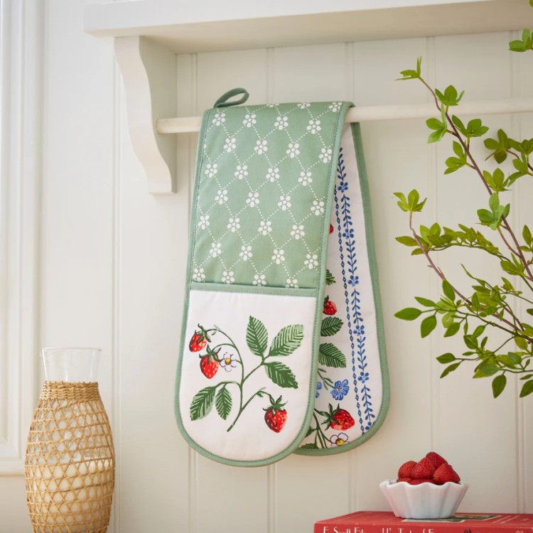 STRAWBERRY PATCH DOUBLE OVEN GLOVES