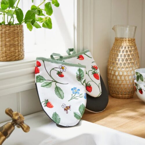 STRAWBERRY PATCH MICROWAVE MITTS - SET OF 2